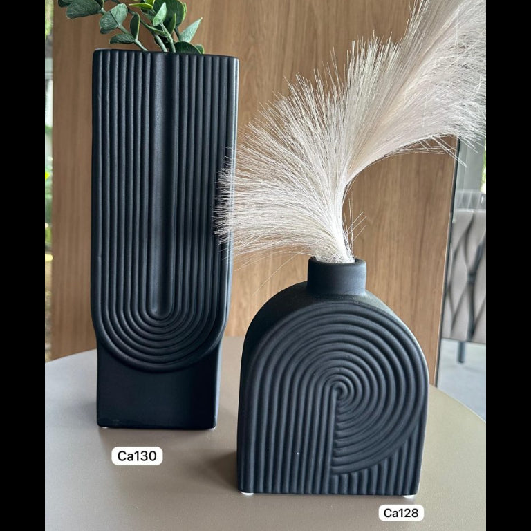 Jarron negro textura u ceramica  12cm* 8cm* 31.5cm