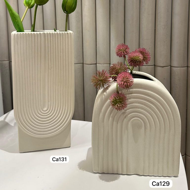 Jarron blanco textura u ceramica  13cm* 9.5cm* 26.5cm