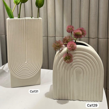 Jarron blanco textura u ceramica  13cm* 9.5cm* 26.5cm