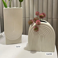 Jarron blanco textura n ceramica  16cm* 9cm* 18cm