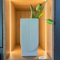 Jarron blanco textura u ceramica  13cm* 9.5cm* 26.5cm