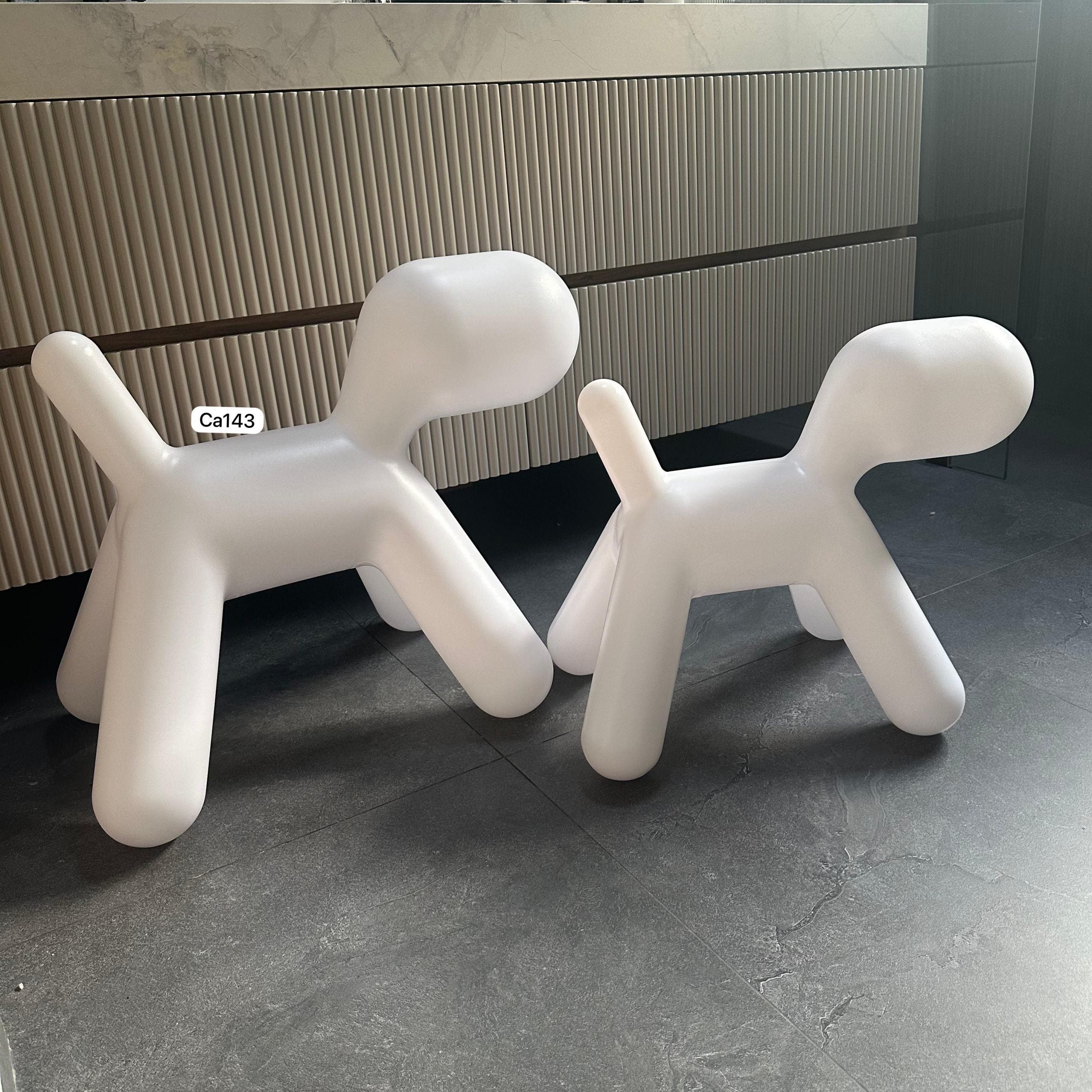 Silla perro blanco grande  69cm* 42cm* 54cm