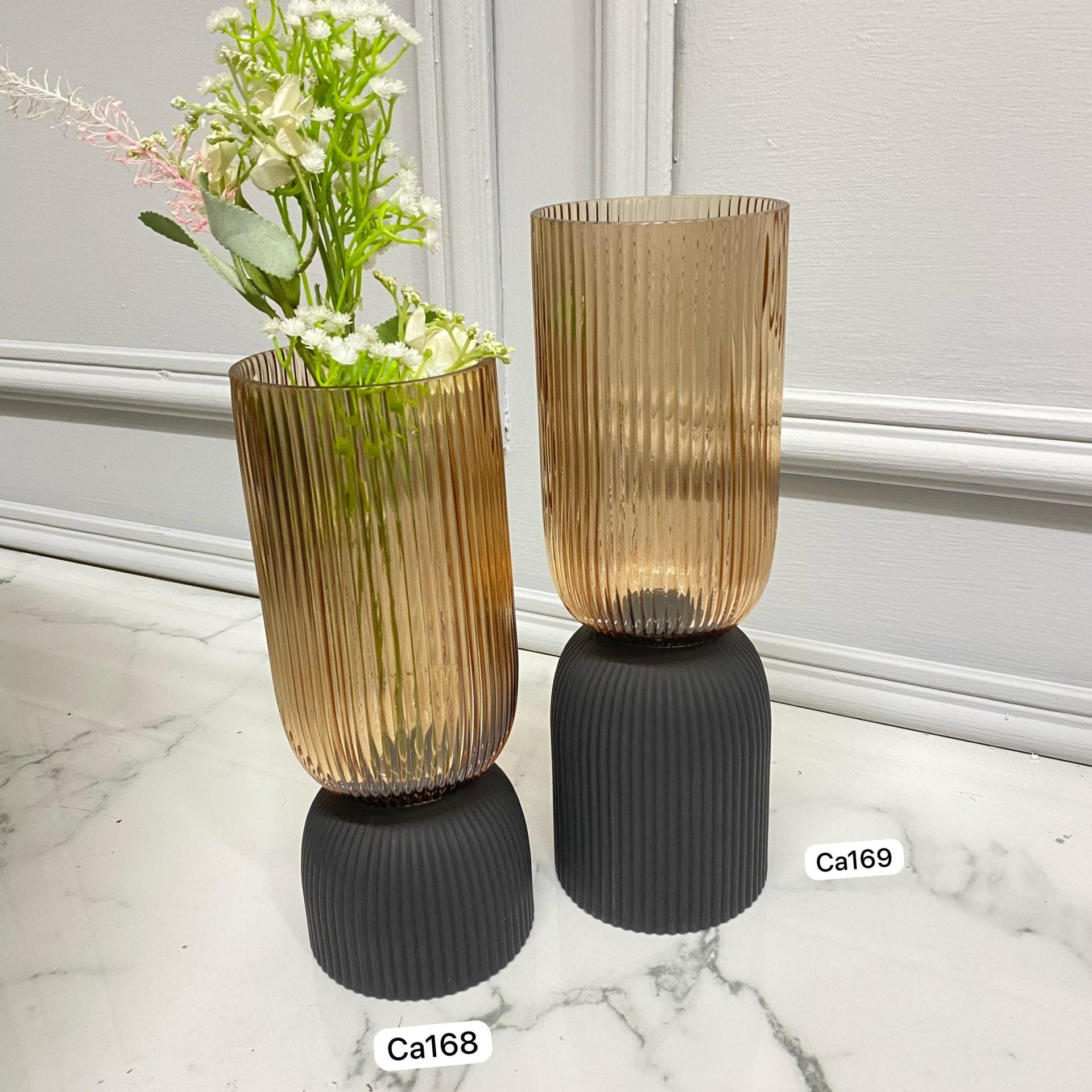 Florero de vidrio textura base negro mediano  10cm* 31cm