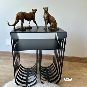 Mesa auxiliar a rayas hierro negra  35.5cm* 26cm* 46cm