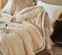 Cobija beige borde blanco 200cm* 230cm