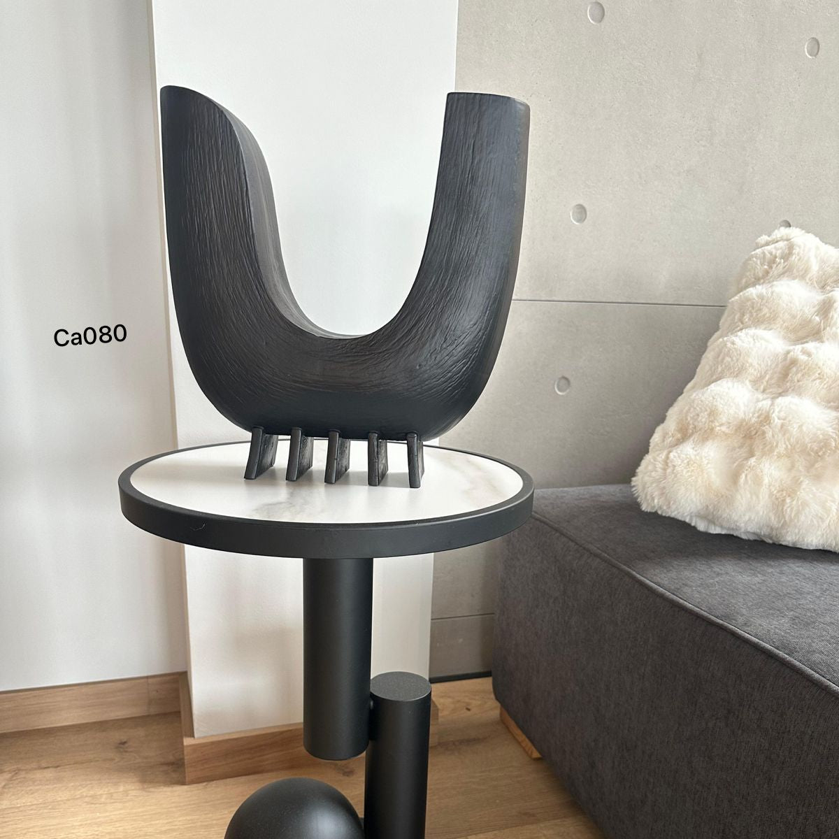 Articulo decorativo negro resina   34cm* 10.5cm* 35cm