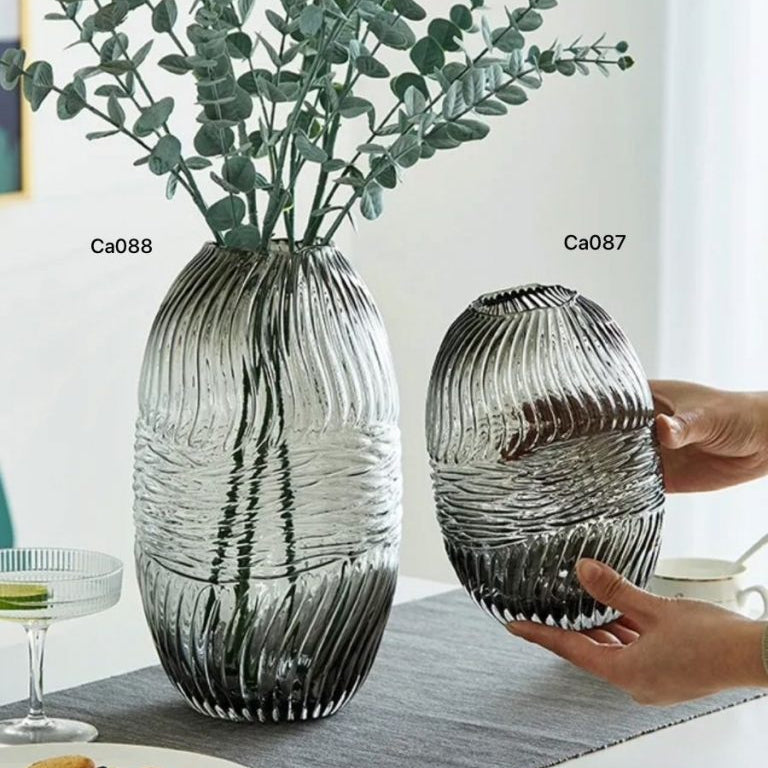 Florero de vidrio negro grande   8cm* 17cm* 30cm