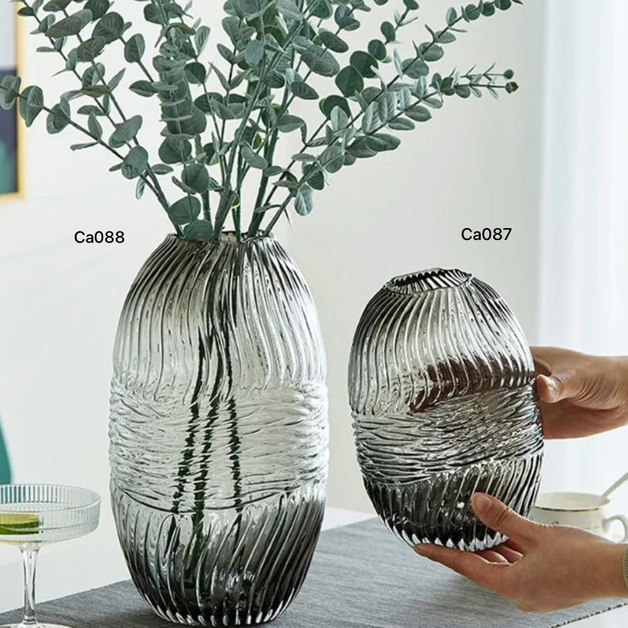 Florero de vidrio negro pequeño  7cm* 14.5cm* 20cm