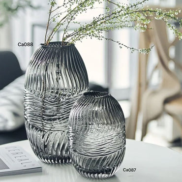 Florero de vidrio negro grande   8cm* 17cm* 30cm