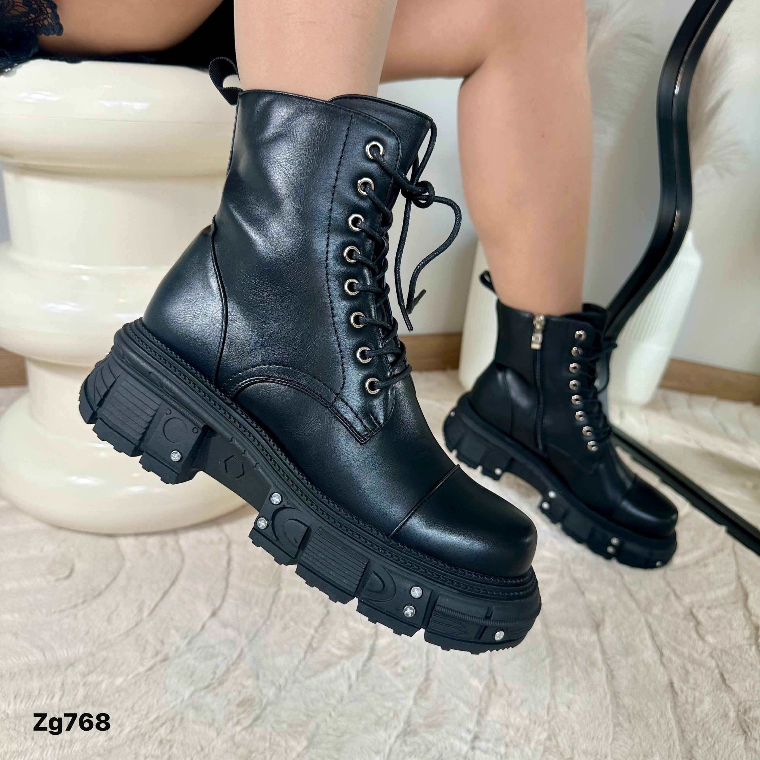 Botin negro detalle cadenas plateado suela 5cm   IS14-082