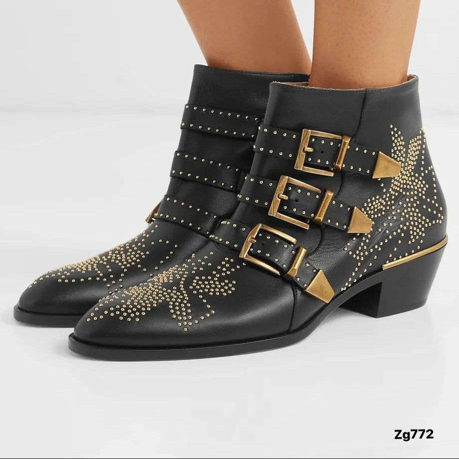 Botin negro correas apliques dorado  tacon 4cm  IS14-026
