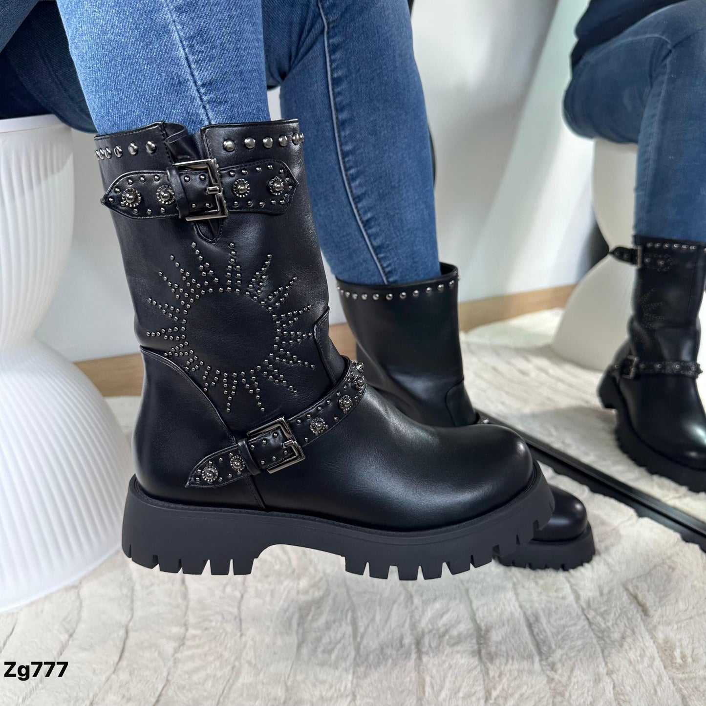 Botin negro apliques plomo correas suela 4cm  IS14-073