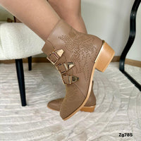 Botin beige correas apliques dorado  tacon 4cm  IS14-026