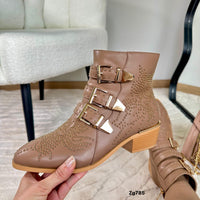 Botin beige correas apliques dorado  tacon 4cm  IS14-026