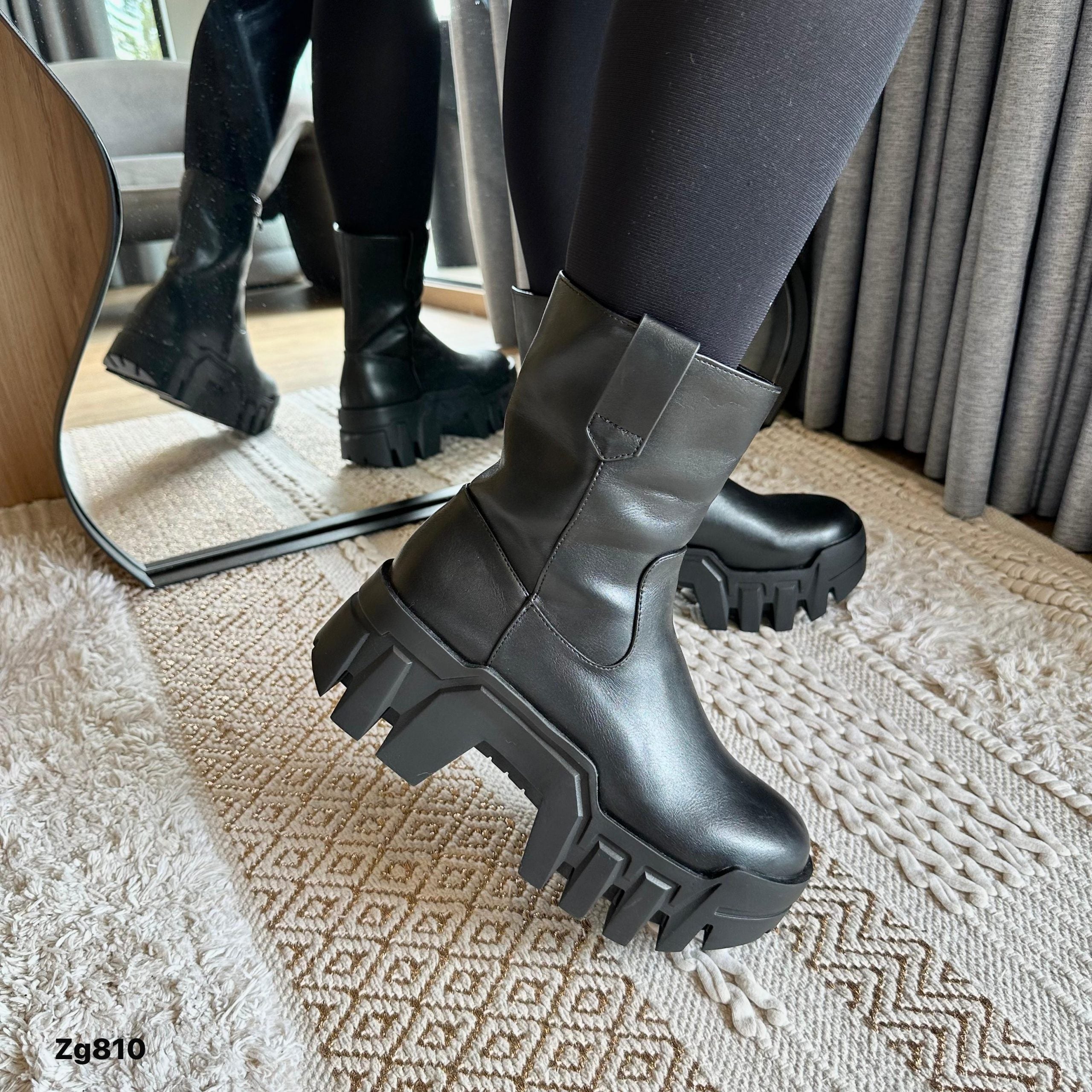 Botin negro cierre lateral suela 6cm  IS14-024