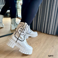 Botin texano blanco apliques plomo detalles negro tacon 5cm   IS14-065