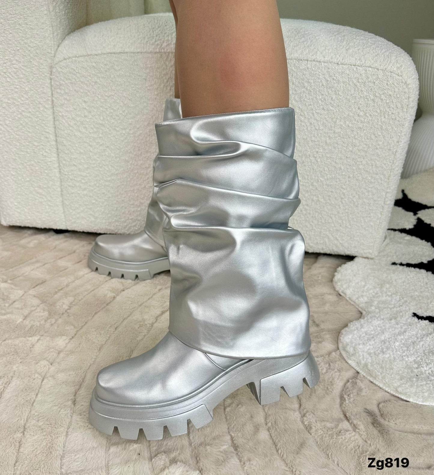 Bota caña media plateado doblez suela 5cm  IS14-035