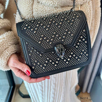 Bolso negro apliques y cadena plomo  20cm* 7cm* 16cm   C- 23195