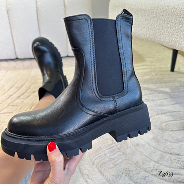 Botin negro detalle letras resorte suela 4cm  D8177  C-84