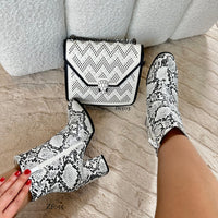 Botin blanco y negro textura tacon 8cm   FR366  C10