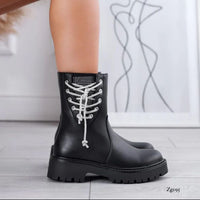 Botin negro cordon apliques brillantes suela 3cm  K142  C-46