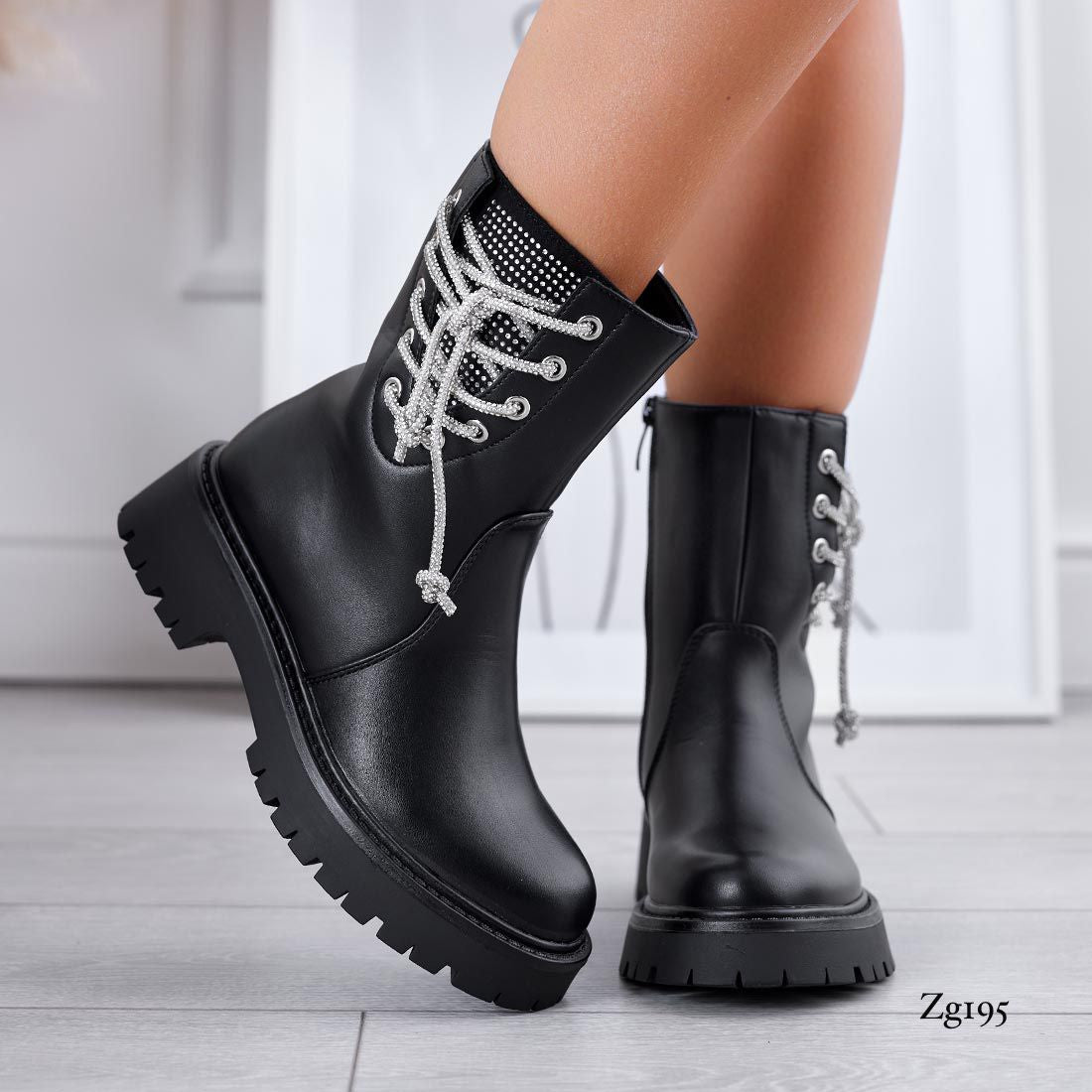 Botin negro cordon apliques brillantes suela 3cm  K142  C-46