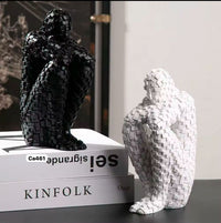 Articulo decorativo figura humano negro resina  8cm* 11cm* 20cm