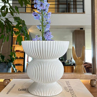 Florero moderno blanco ceramica   18.2cm* 20.4cm