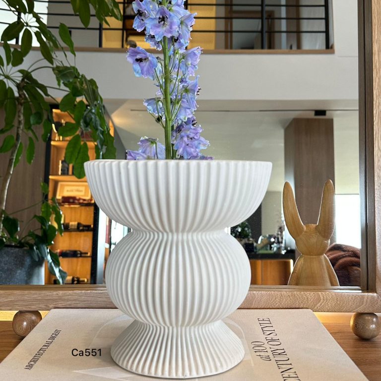 Florero moderno blanco ceramica   18.2cm* 20.4cm