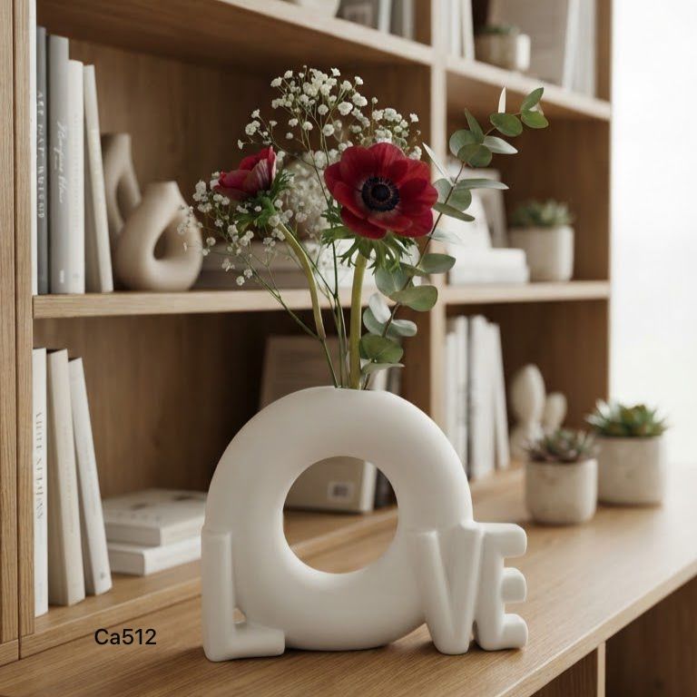 Jarron blanco mate LOVE  22,5cm* 19cm