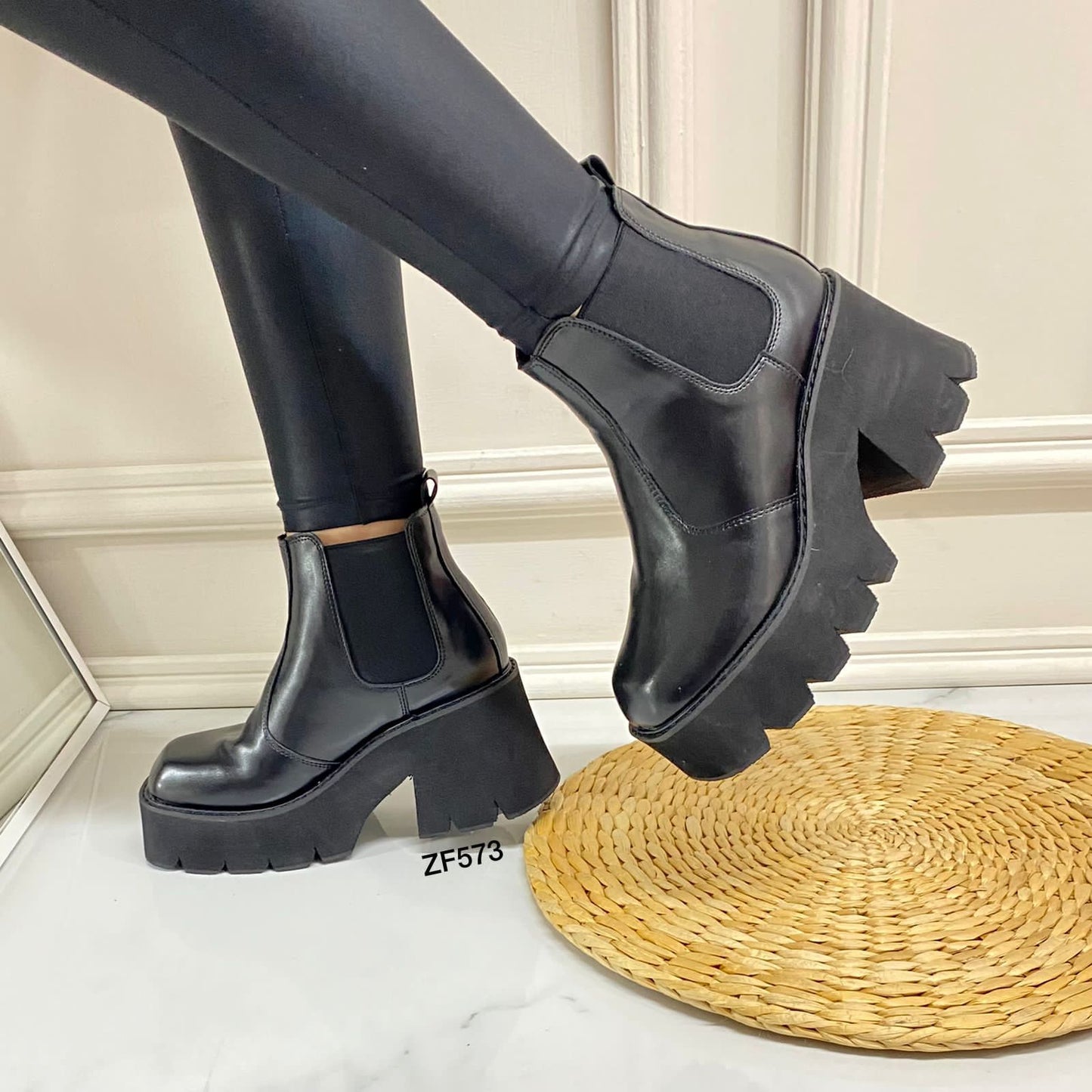 Botin negro tacon 8cm   6068-9  C-3