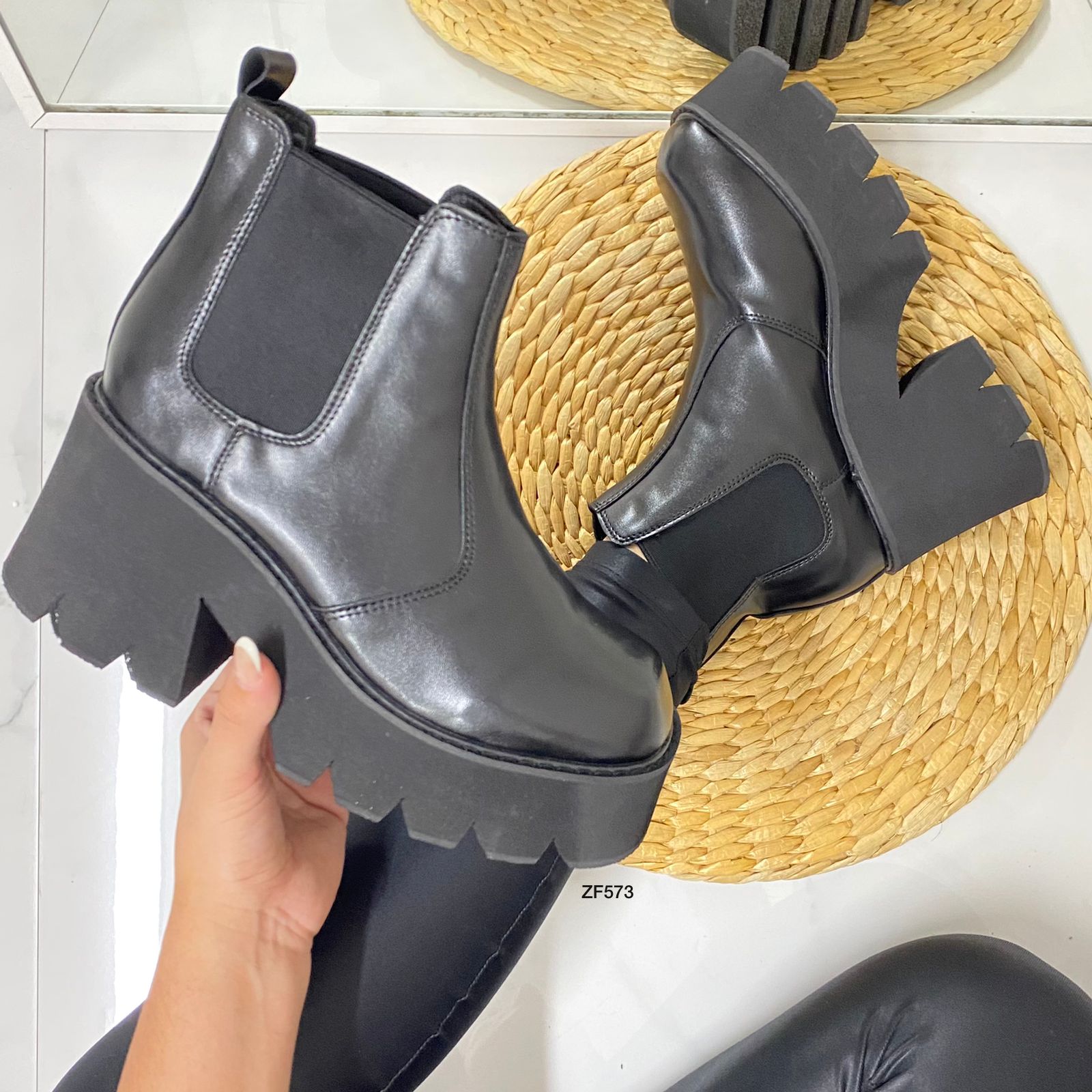 Botin negro tacon 8cm   6068-9  C-3