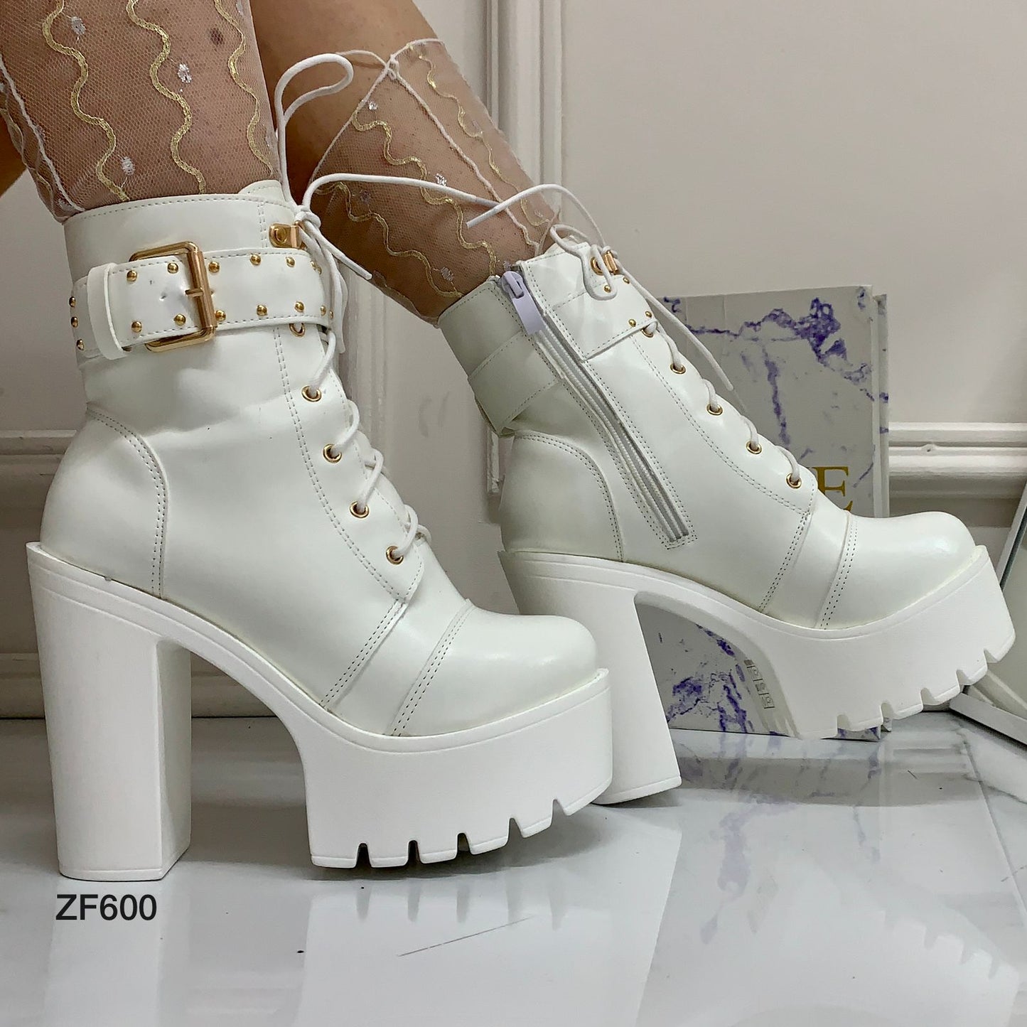 Botin blanco apliques dorados tacon 12cm  169-1  C-3
