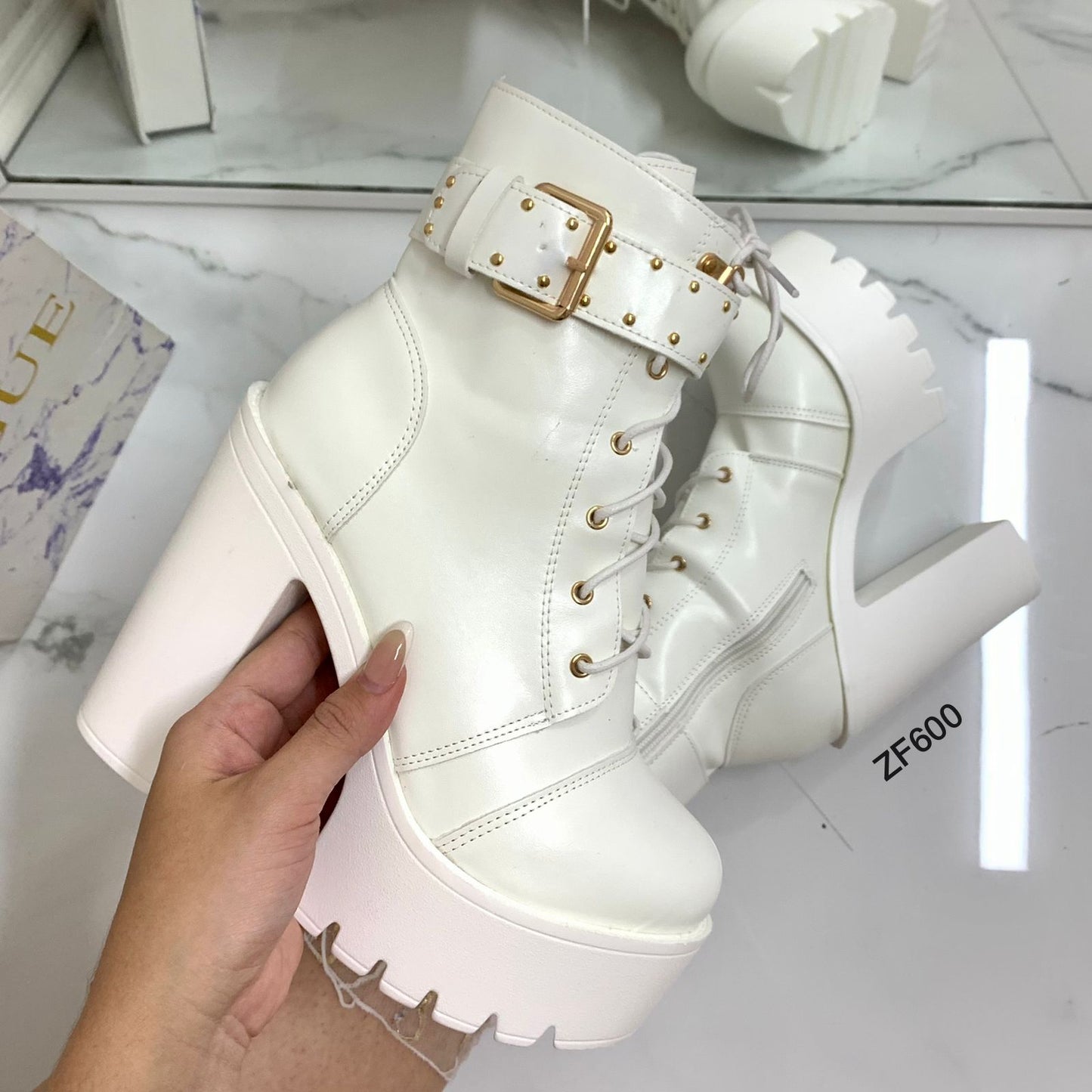 Botin blanco apliques dorados tacon 12cm  169-1  C-3