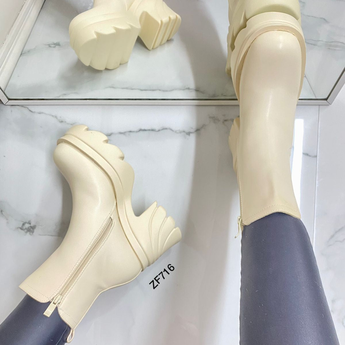 Botin beige tacon 8cm  Y2027   C-24