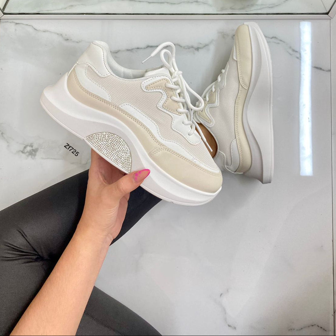 Tenis beige apliques brillantes suela 3cm  9239  C-66