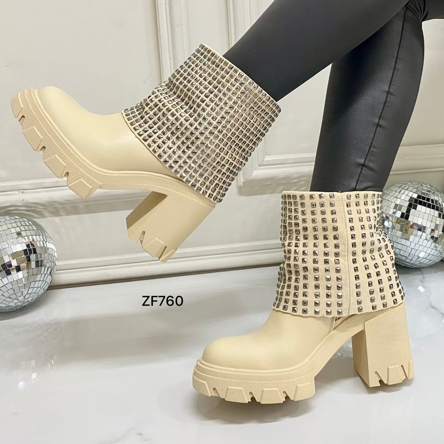 Botin beige doblex apliques plateados tacon 8cm  8679  C-52