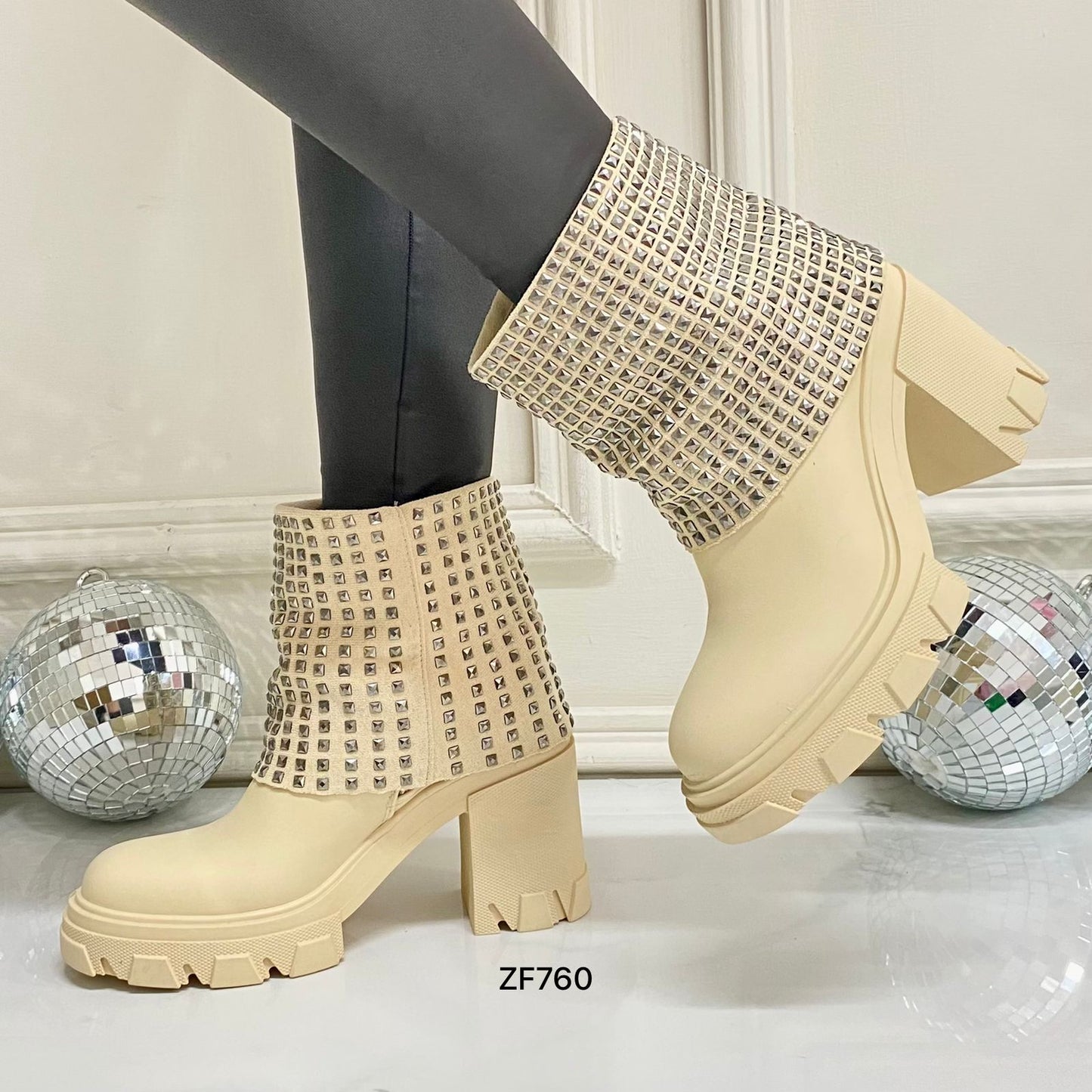 Botin beige doblex apliques plateados tacon 8cm  8679  C-52