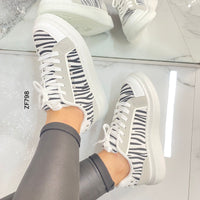 Tenis blanco textura negra suela 4cm  RA40  C-69