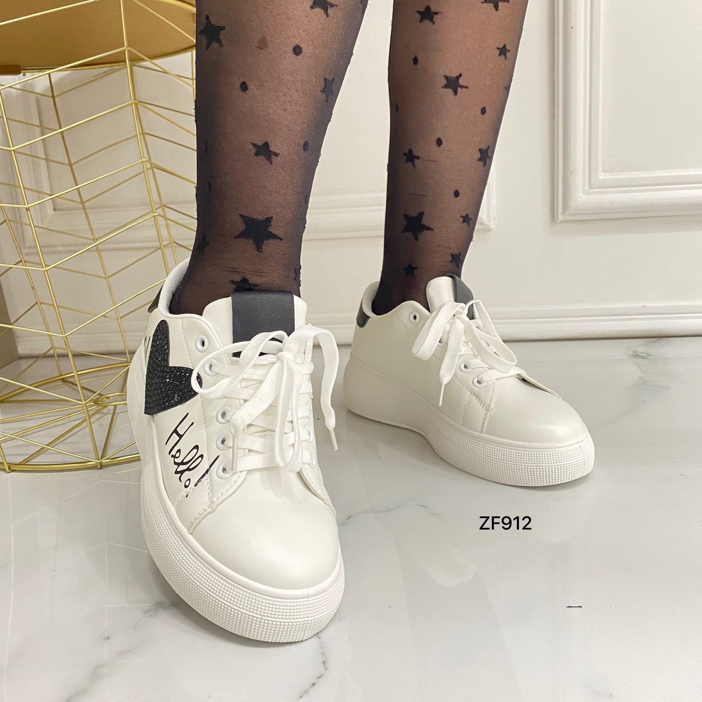 Tenis blancos detalles negros apliques suela 5cm  N 5308B  C-4