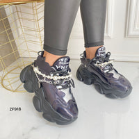 Tenis negro detalles plateados cadena perlas suela 5cm  TEN002C