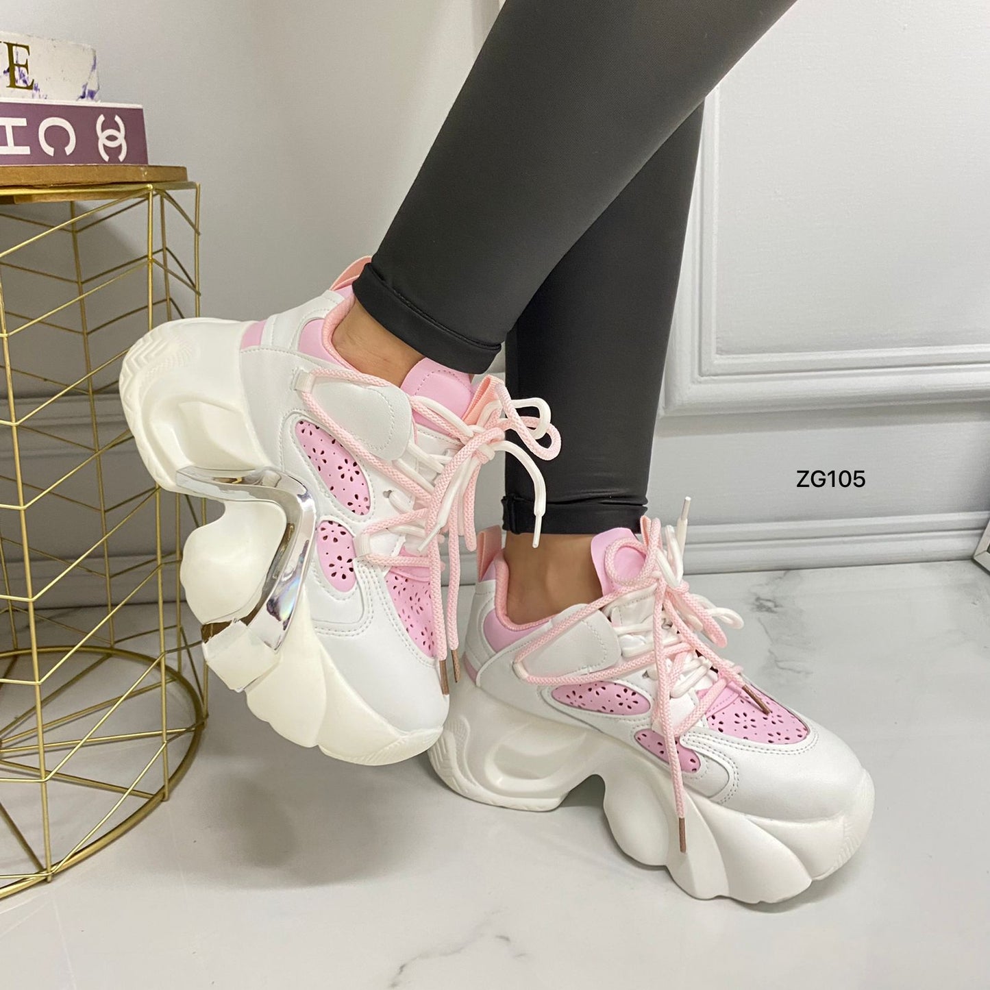 Tenis blanco detalle rosado/plateado  suela 5 cm   X-22  C-2