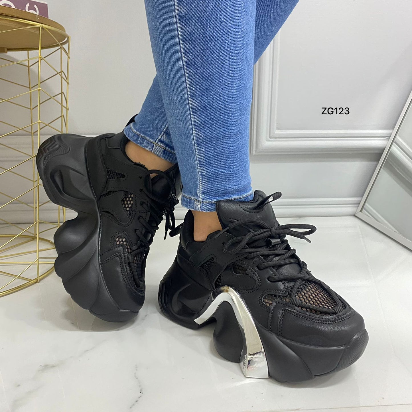 Tenis negro detalle plateado suela 6cm  X-26  C-2