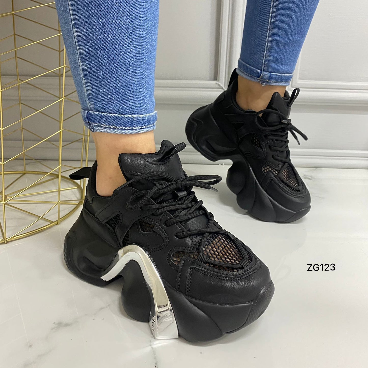 Tenis negro detalle plateado suela 6cm  X-26  C-2