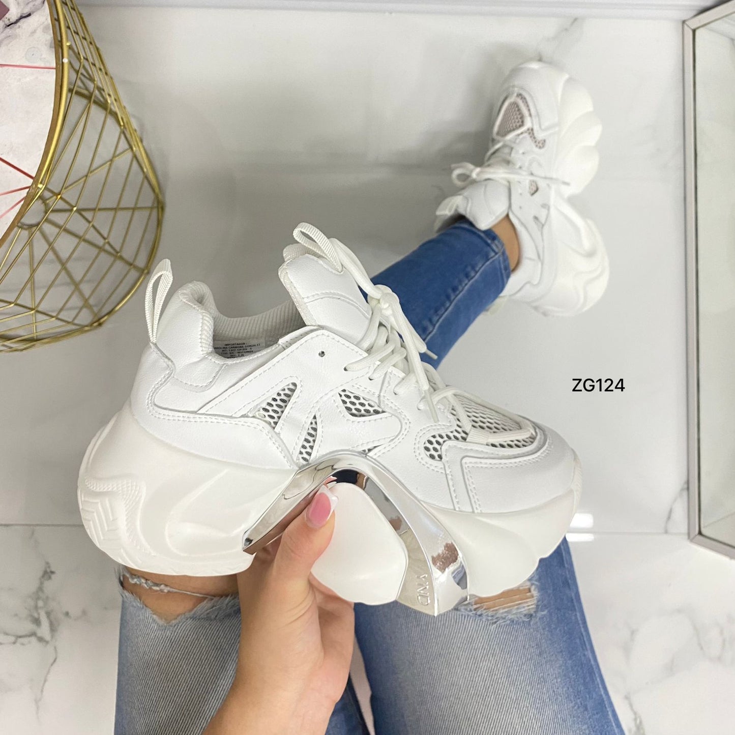 Tenis blanco detalle plateado suela 6cm  X-26  C-2