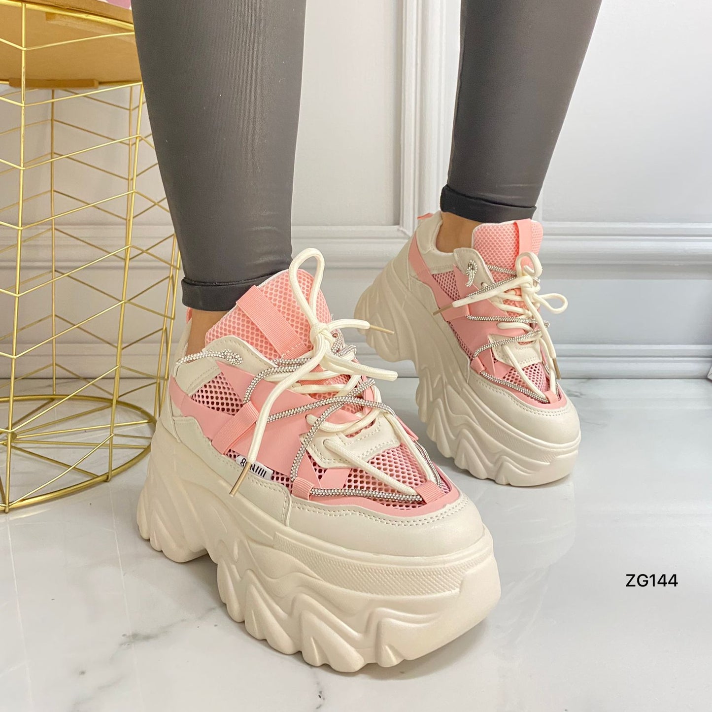 Tenis beige detalles rosado cordon apliques suela 6cm  X-19  C-2