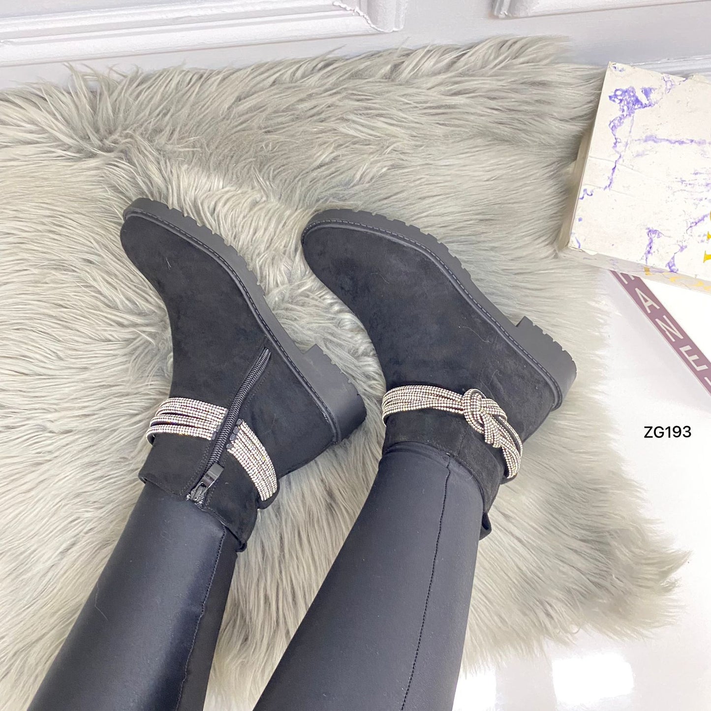 Botin negro detalle apliques brillantes suela 3cm  E43  C-46