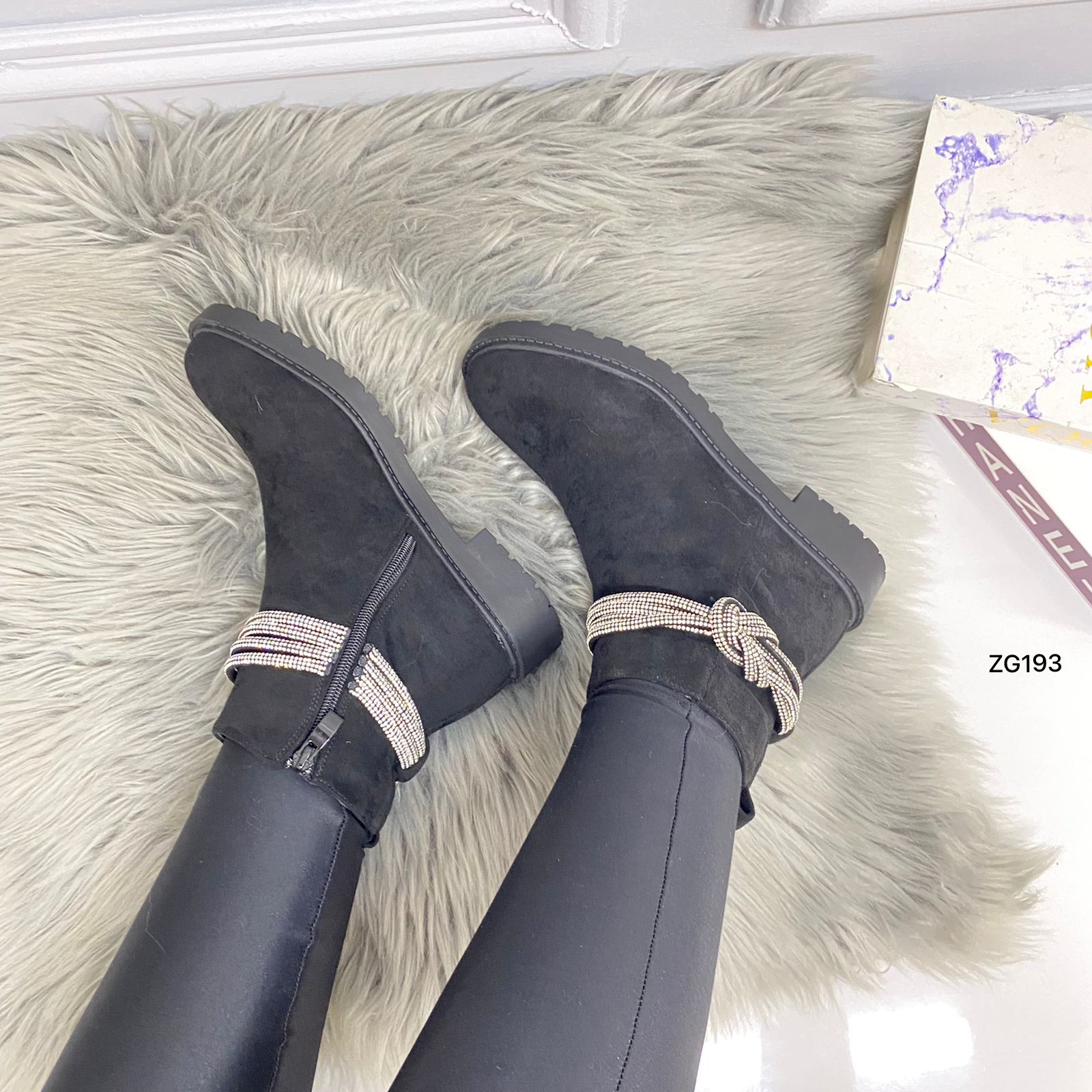 Botin negro detalle apliques brillantes suela 3cm  E43  C-46