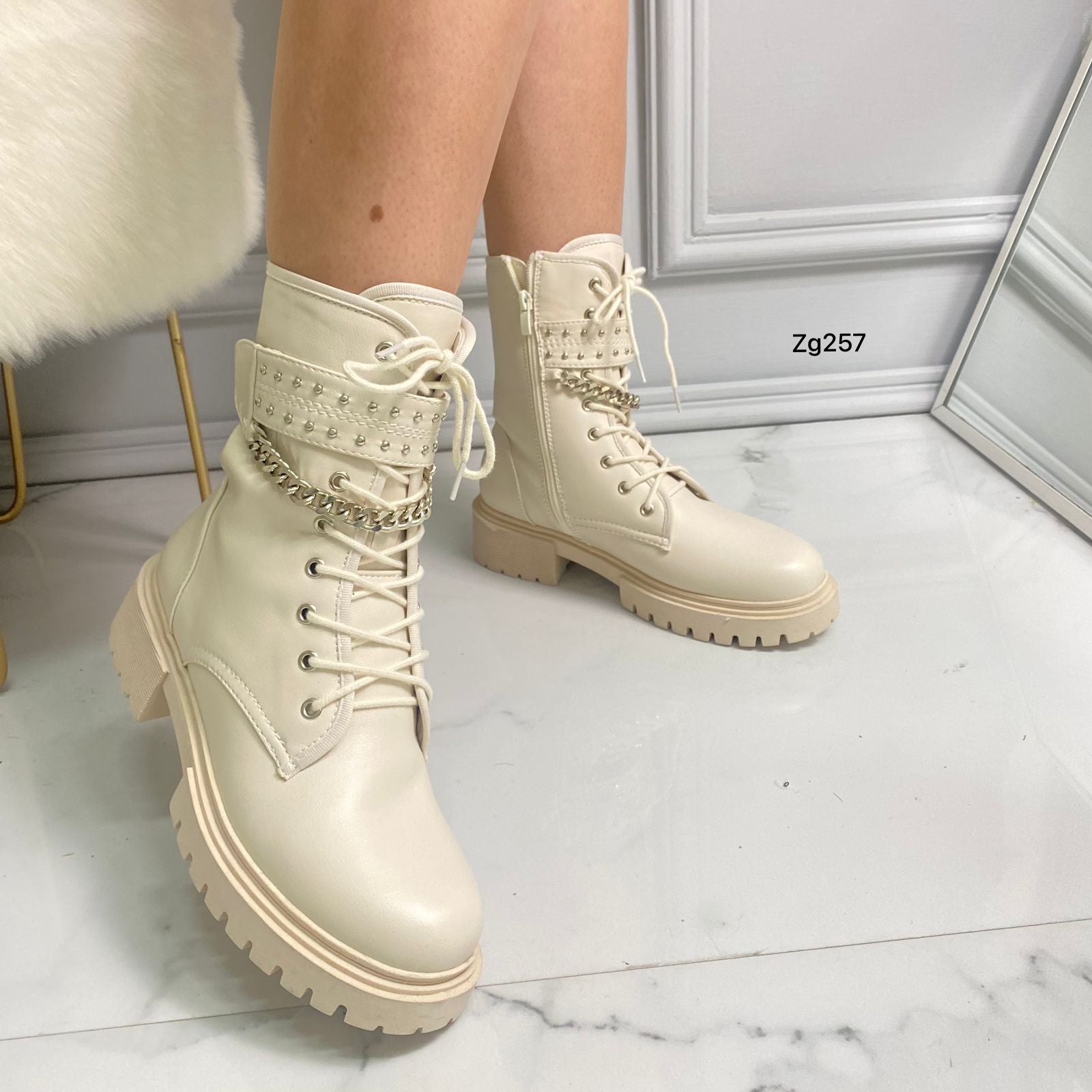 Botin beige apliques cadena plateado tacon 4cm  HFN7962  C-21