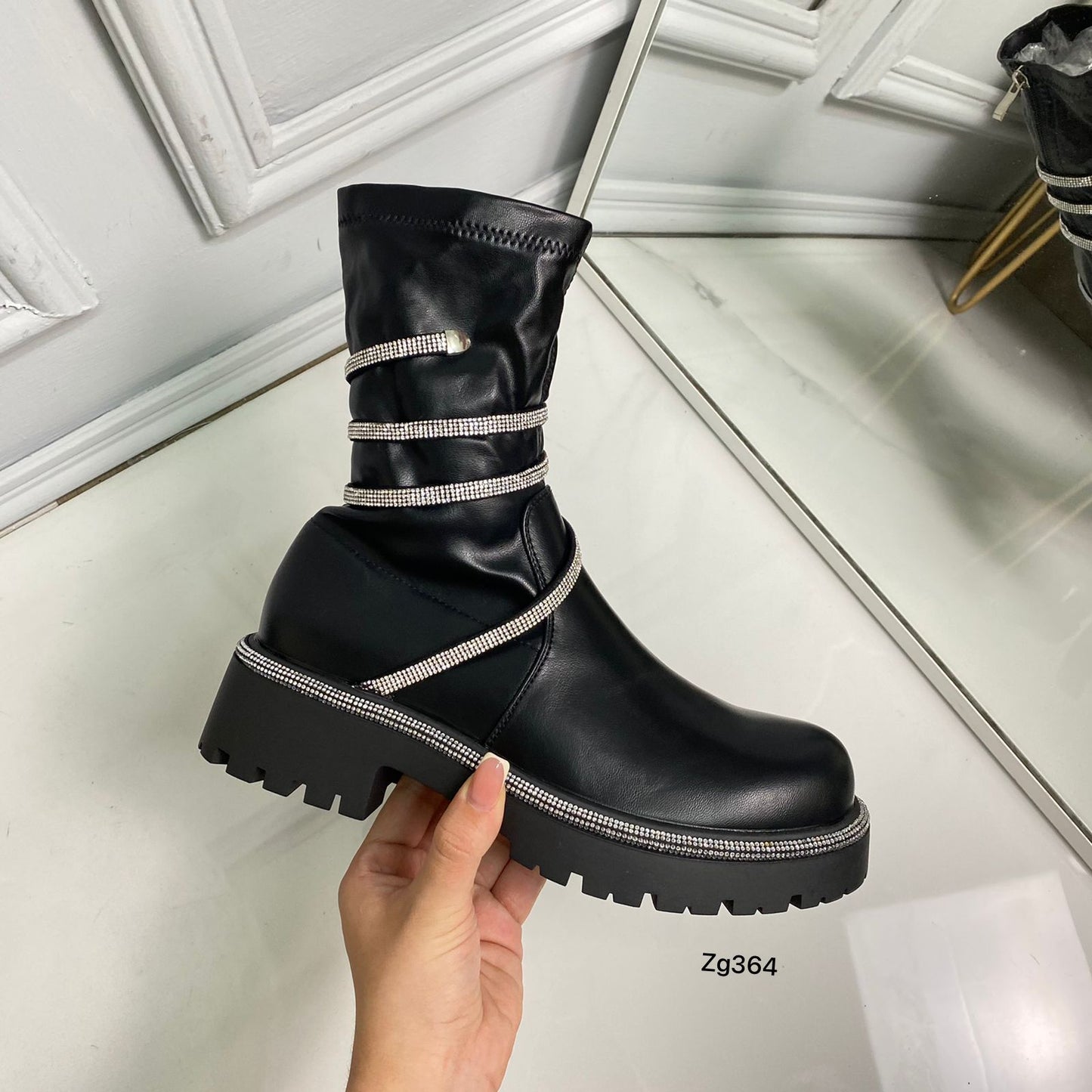 Botin negro apliques brillantes suela 3cm  52021  C-45